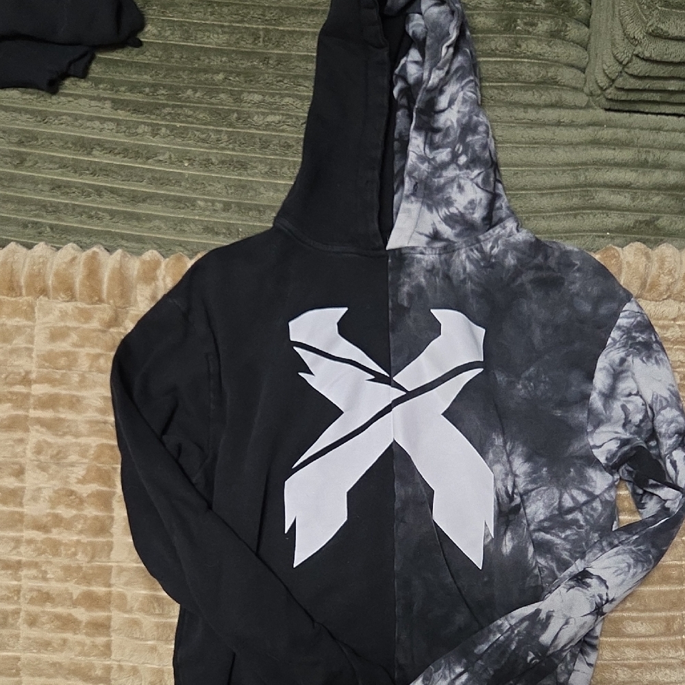 Excison Split Black & Gray Tie-Dye Hoodie with White X Graphic Size M